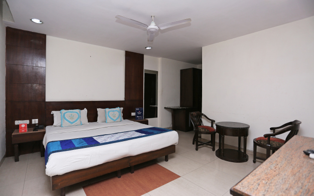 OYO 1824 Hotel Grand Peepal