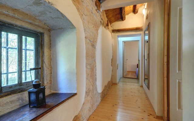 Villa in Batlug With Private Pool