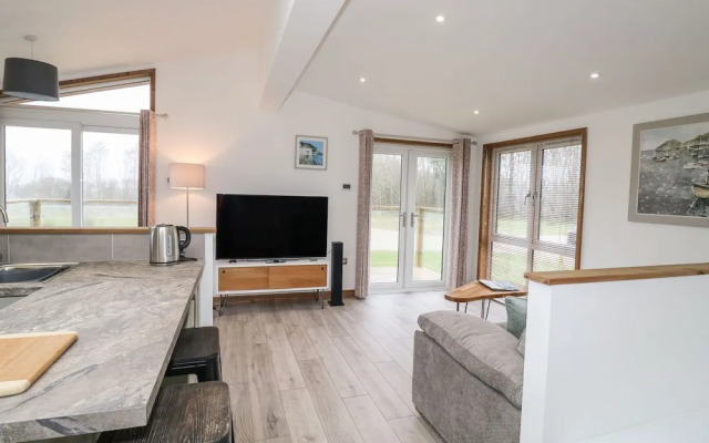 2 Meadow Retreat