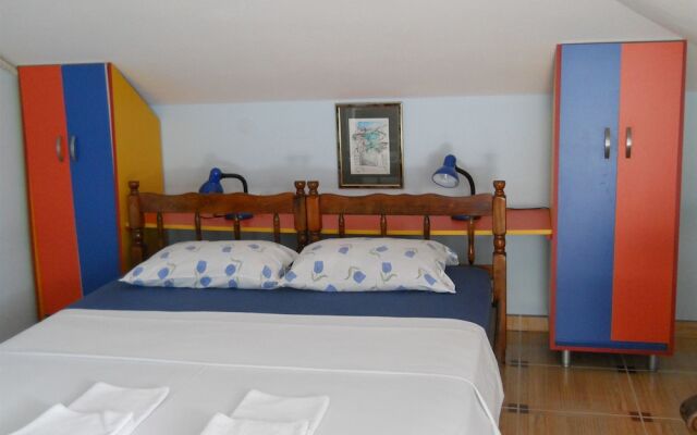 Apartment and Rooms Antun