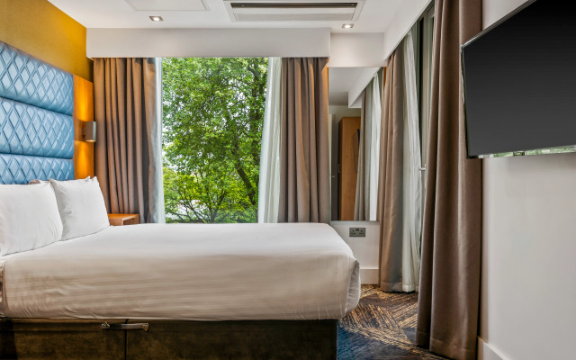 Roomzzz London Stratford