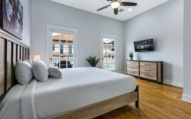 Newly Renovated 4BD Penthouse