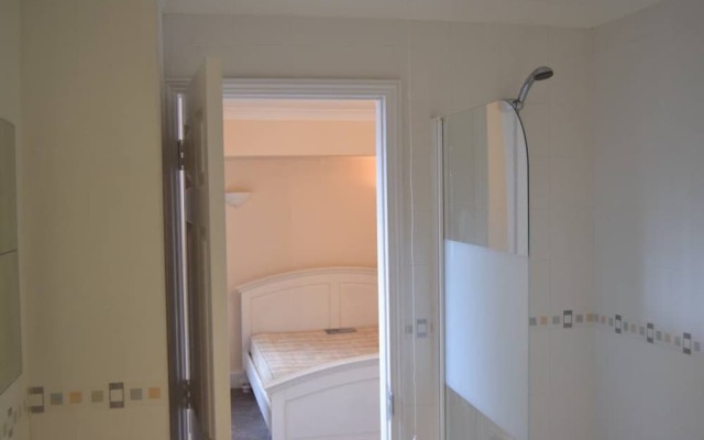 3 Bedroom Bayswater Flat