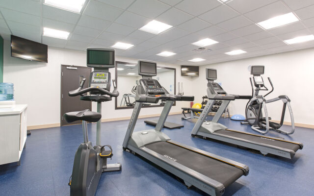 Holiday Inn Express and Suites Lincoln I - 80 by IHG