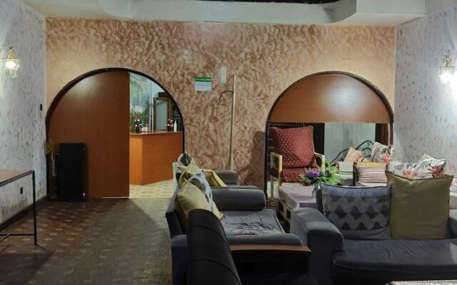 Tisa Suites & Lounge