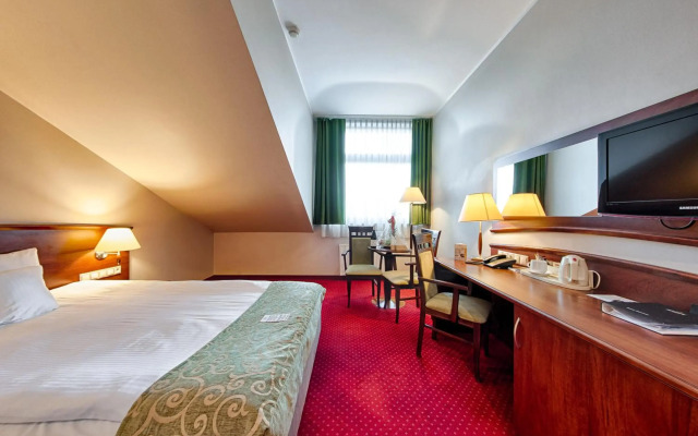 Grand Royal Hotel