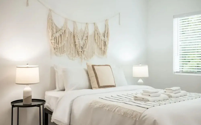 Alhambra new Modern House 30plus Days Welcome