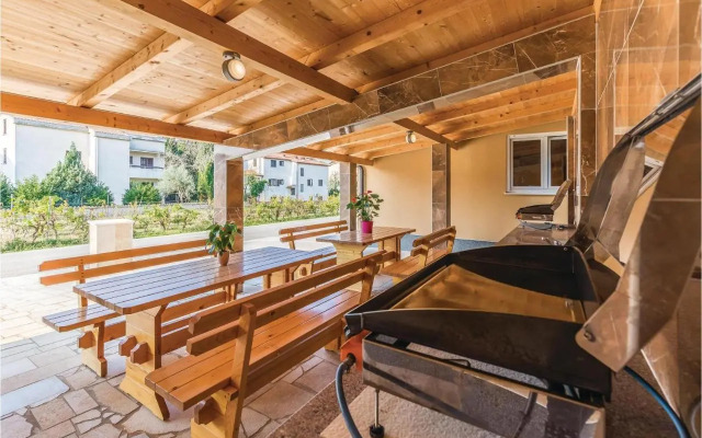 Three-Bedroom Apartment in Medulin