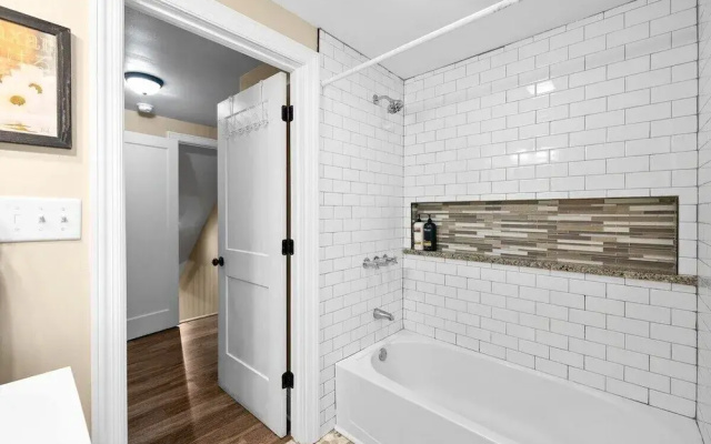 1BD 102 Madison Ter