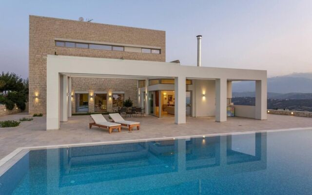 Luxurious 6- Bed Private Villa in Heraklion Crete