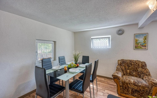 Holiday home Veki***