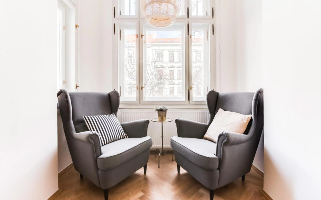 Trendy Local Apartment