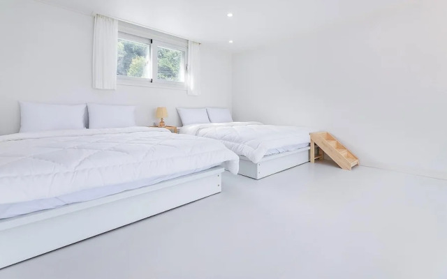 Yeosu Nukim Poolvilla