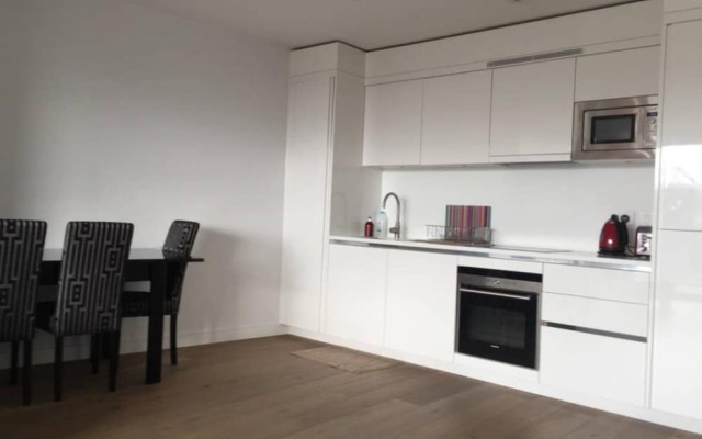 Modern 1 Bed in the Perfect Location- Very Central