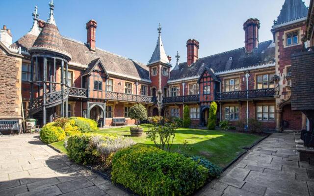 Centrally-located Flat in Stunning Period Building