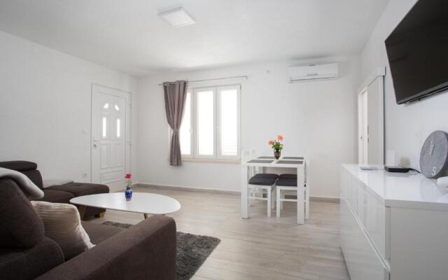 Serious Job Apartment