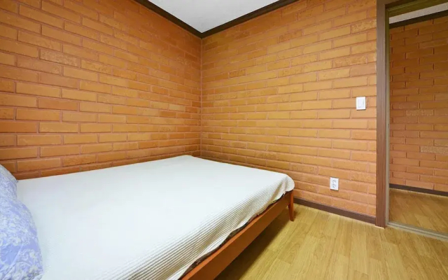 Yeosu Hwangto Pension