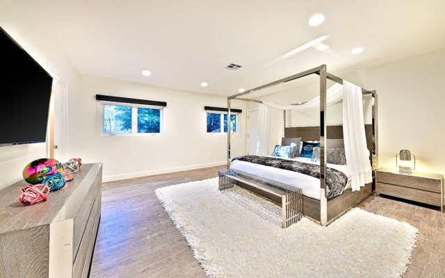 Beverly Hills Luxury Modern Palace