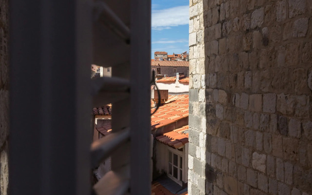 Old Town Finest Posat