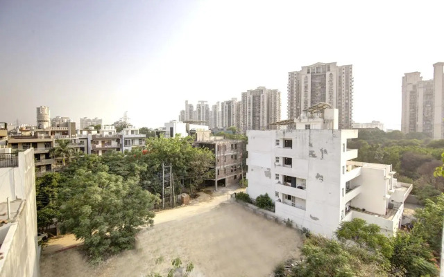 Saltstayz Premier – Galleria Market Road & Sector 27