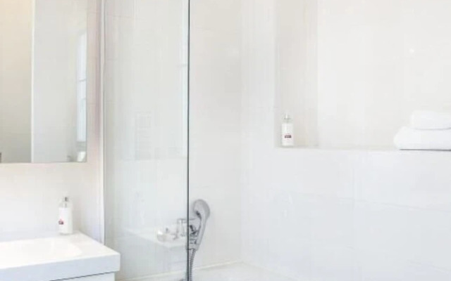 Charming Apartment With Balcony - 5 min Republique