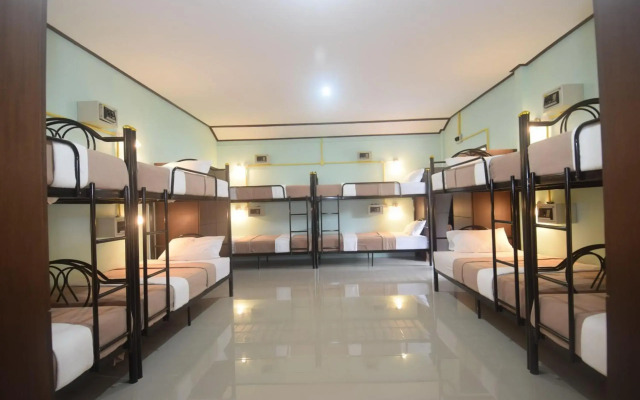Lanta Long Beach Hostel