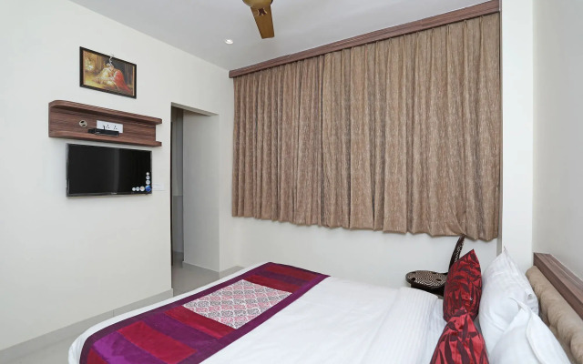 OYO 10131 Hotel Raj