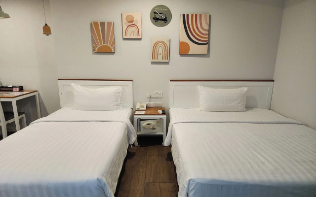 J Place Hotel