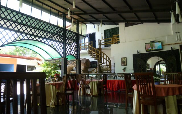 Crown Grand Hotel