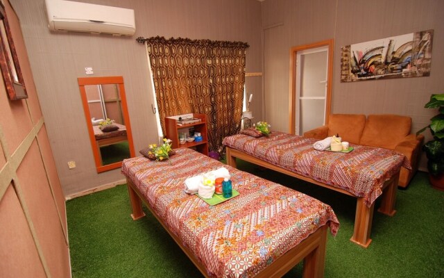 Lake Crescent Hotel