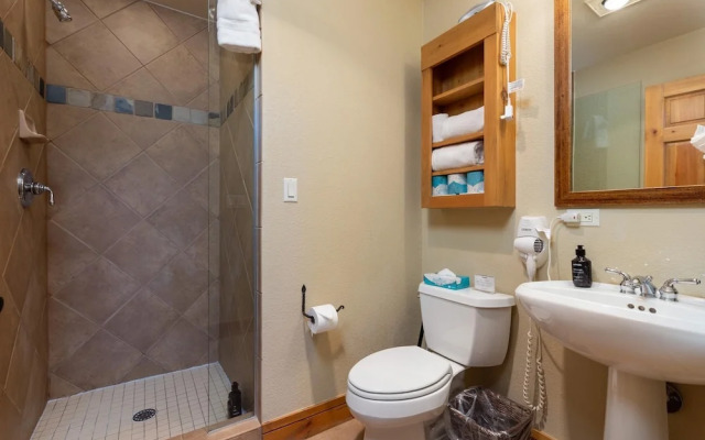 6533 Settlers Creek 3 Bedroom Townhouse by RedAwning