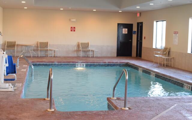 Holiday Inn Express Hotel & Suites Pratt by IHG