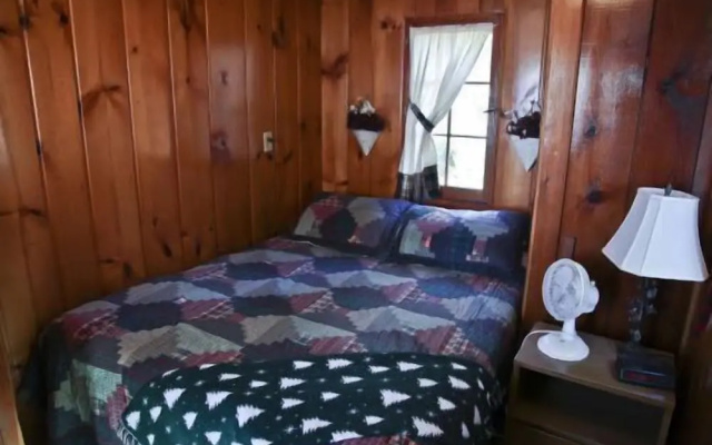 #1 - Cedar Village 2 Bedroom Cabin by RedAwning