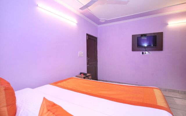 OYO 10384 Hotel Rajesh Palace
