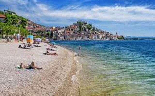 Beachfront Apartment Gaj 7