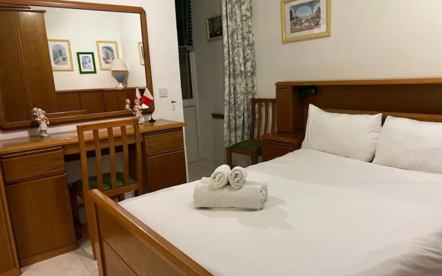Sea and sun Views 2bd Apt Marsalforn Gozo