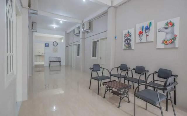 RedDoorz near Ciputra Golf Surabaya