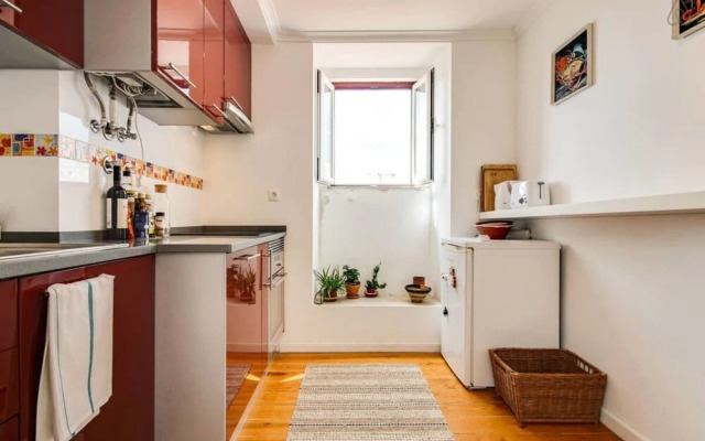 Charming, Light-filled Loft Apartment in Alfama