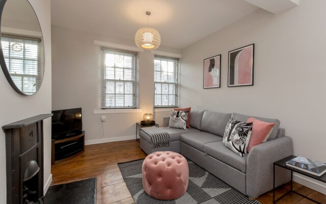 Unique & Stylish Grassmarket Apt - Close to Castle