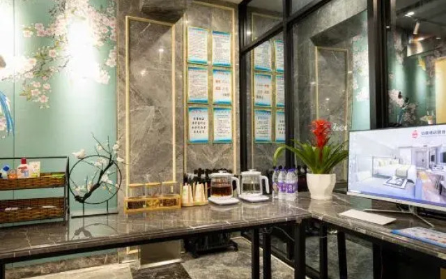 Lanze Water House Hotel