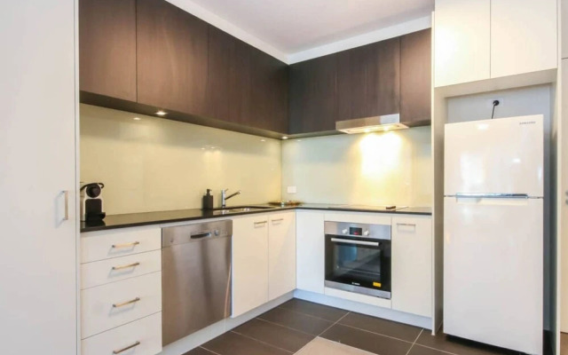 Modern 2 Bedroom Apartment In Fabulous Location