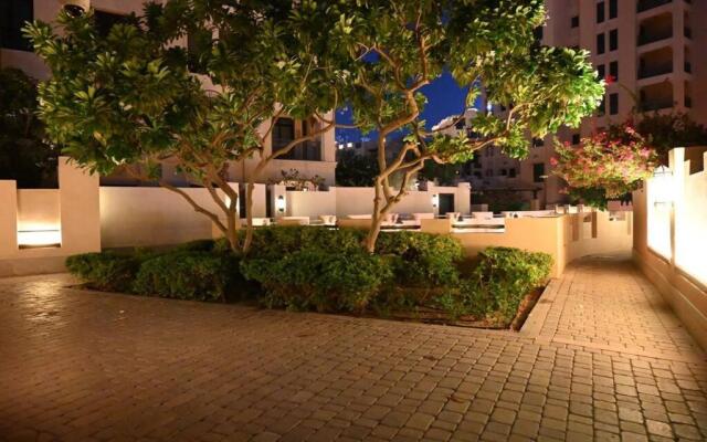 Lovely 1-bedroom apt with direct Burj Khalifa view