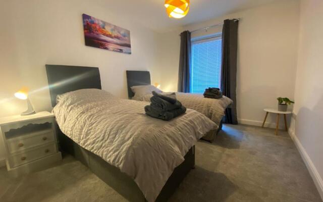 The Duplex Nairn- Spacious 3 Bedroom with sunny balcony