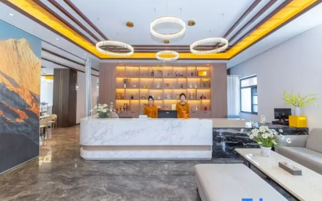 Kangding Hongwan   Bay Hotel (Xinduqiao Branch)