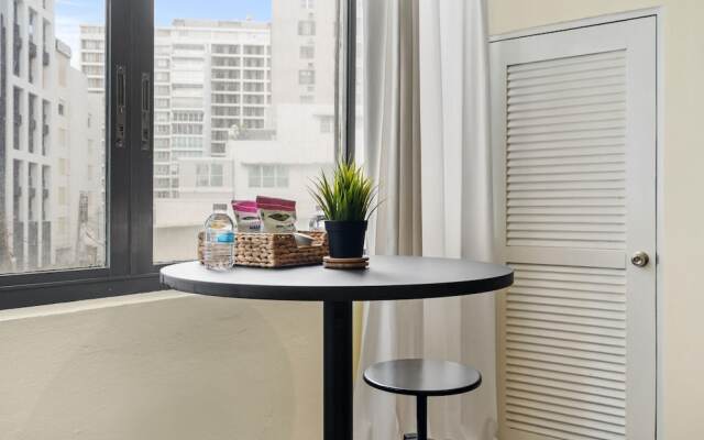 Central Condado Trendy Escape