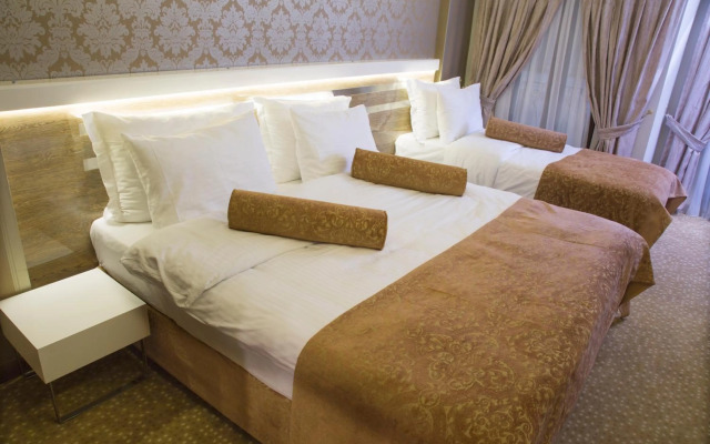 Golden Rain Hotel Old City