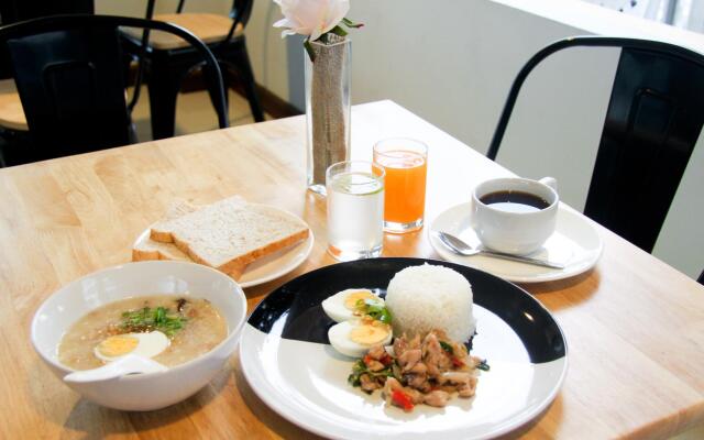 The Zell Budget Hotel Buriam