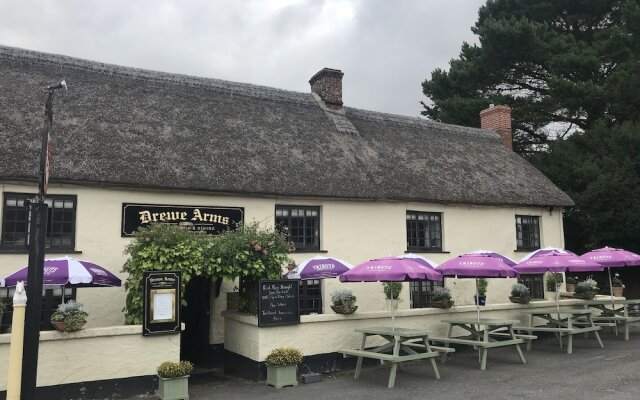 Drewe Arms Bunk Rooms & Church Cottage