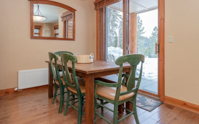 Cabins at Mammoth Lakes