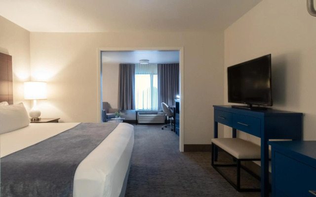 Oxford Suites Portland - Jantzen Beach